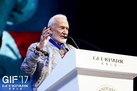 2017 O͹@(chung)´v_ϵ Buzz Aldrin@O͹@